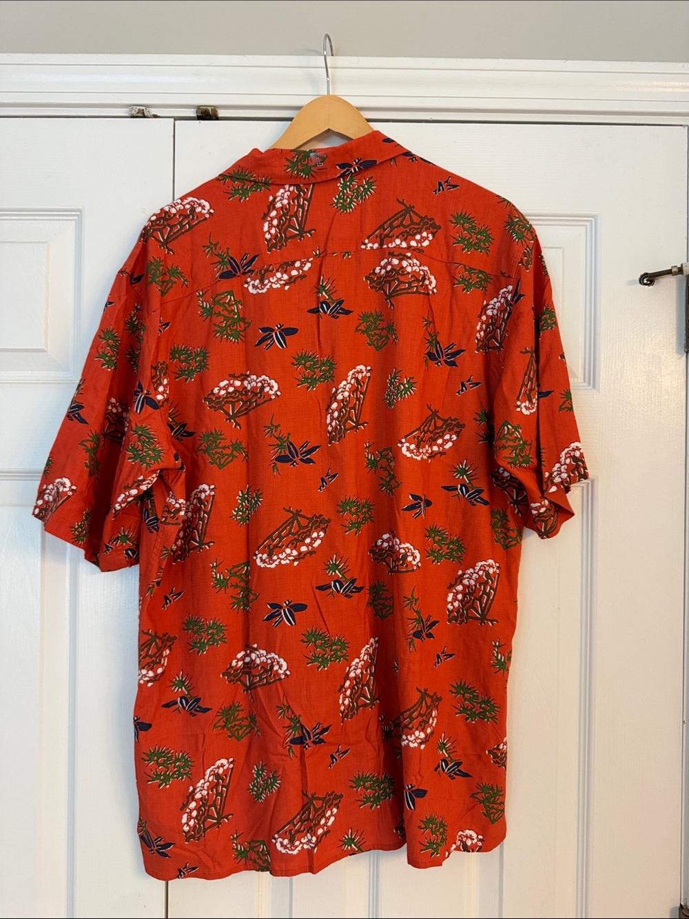 Uniqlo Button-Up Shirt Mens Large Red Aloha Hawaiian Short Sleeve Rayon - Picture 3 of 3